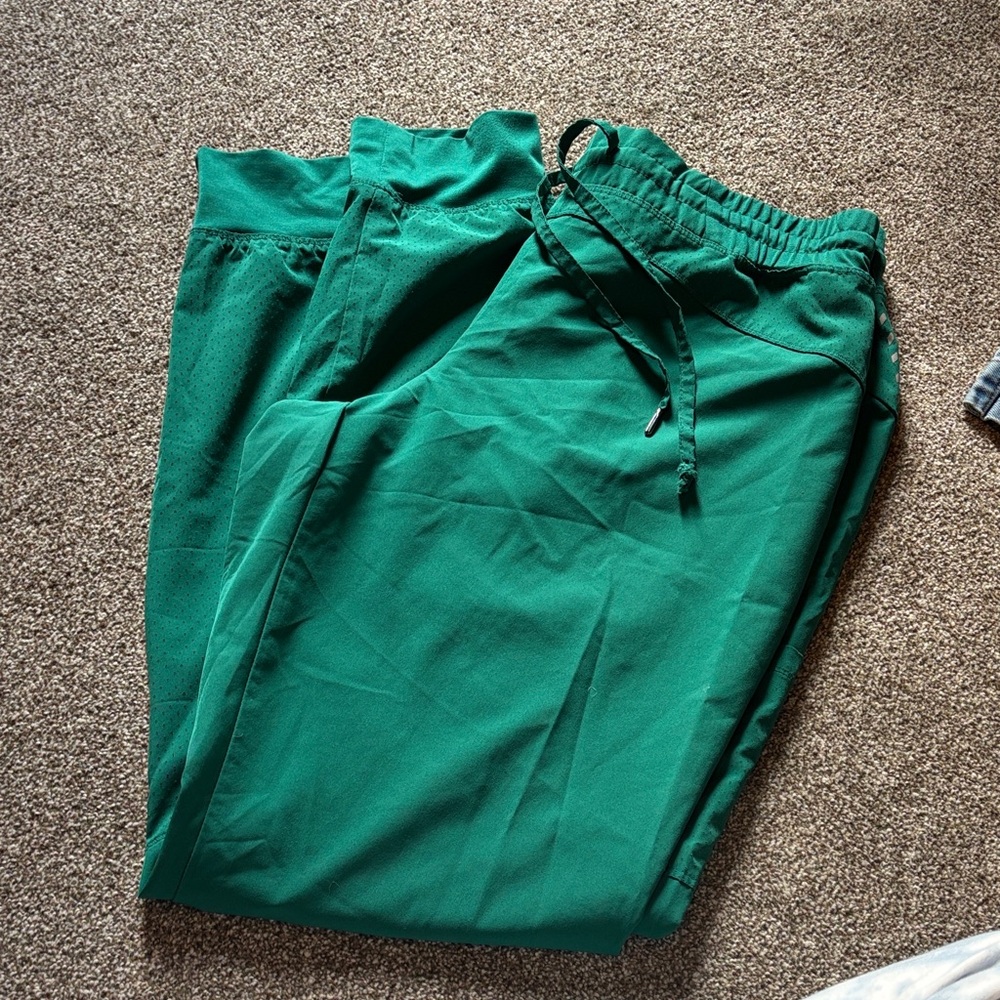 Women Hunter Green Athletic Scrubs - Picture 3 of 4